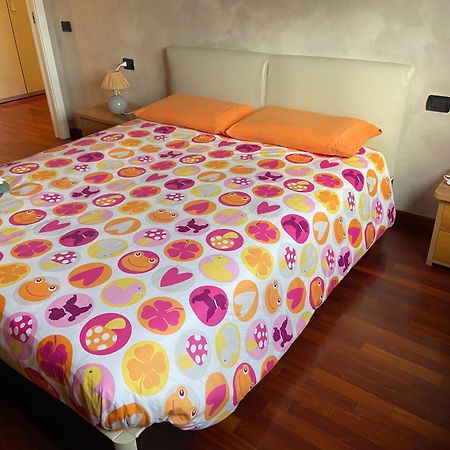 Casa Rino- Rho Fiera Apartment Bagian luar foto
