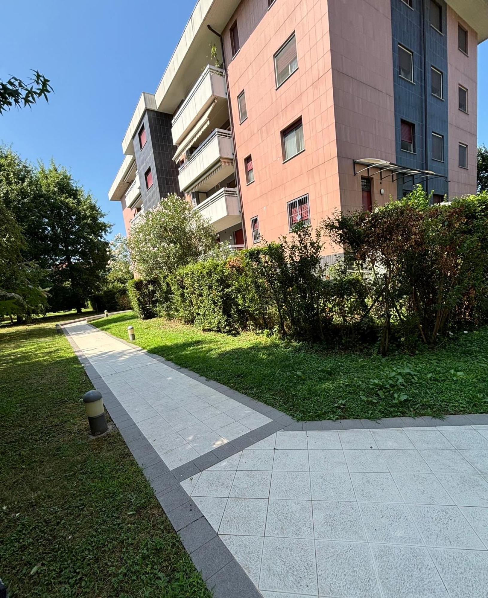 Casa Rino- Rho Fiera Apartment Bagian luar foto
